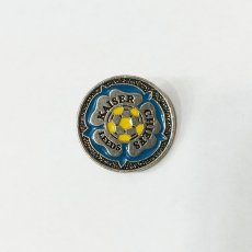 画像1: Kaiser Chiefs メタルピンバッジ カイザー・チーフス Leeds Soccer Ball Enamel Pin (1)